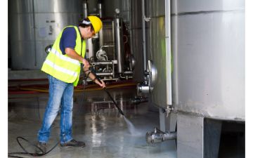 Pressure washing in Miami-Dade County